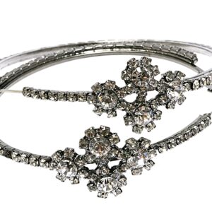 Elegant silver bracelet with sparkling rhinestones in floral motifs.